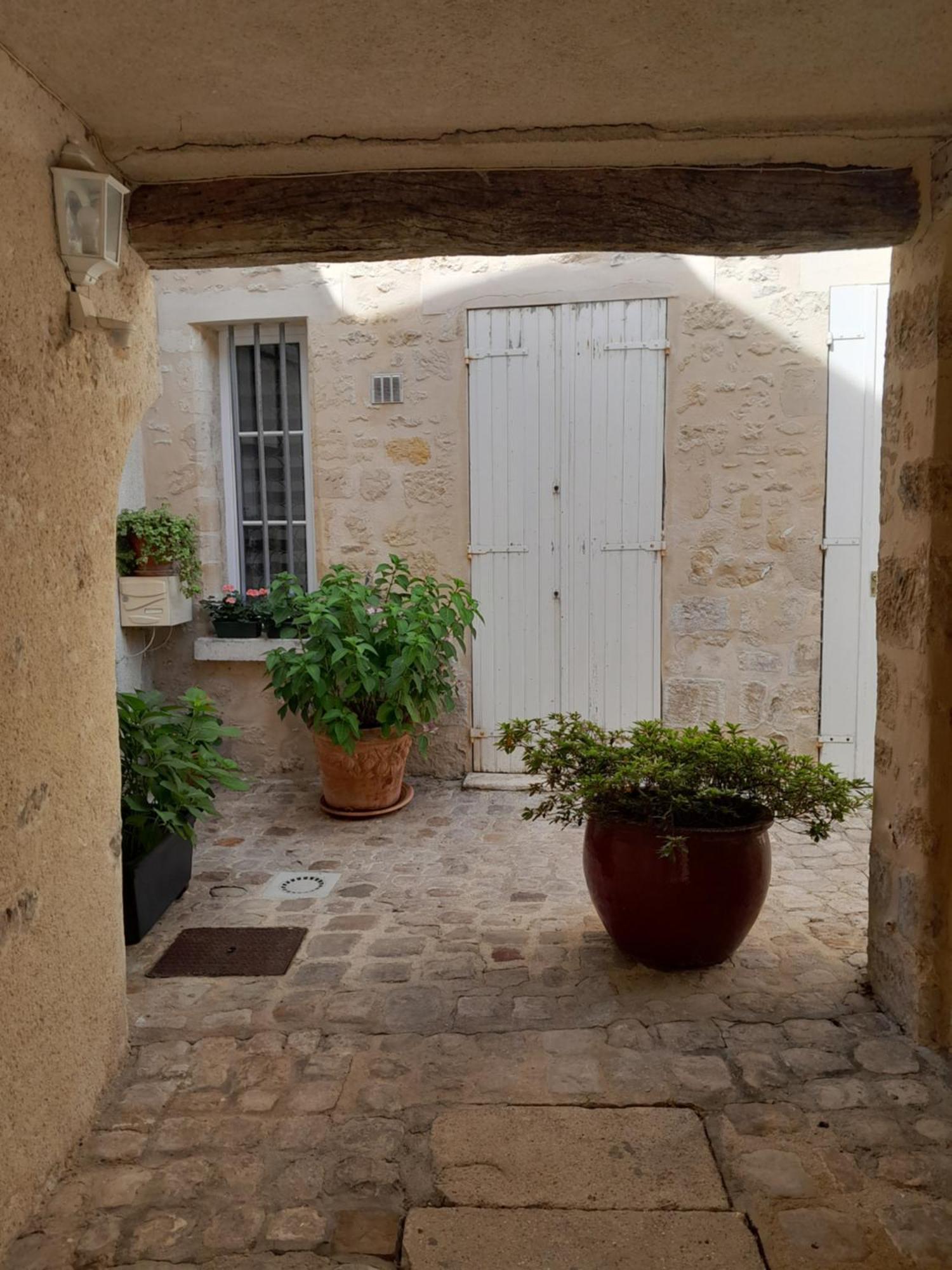 Gite La Folie De Seraphine Lägenhet Senlis  Exteriör bild